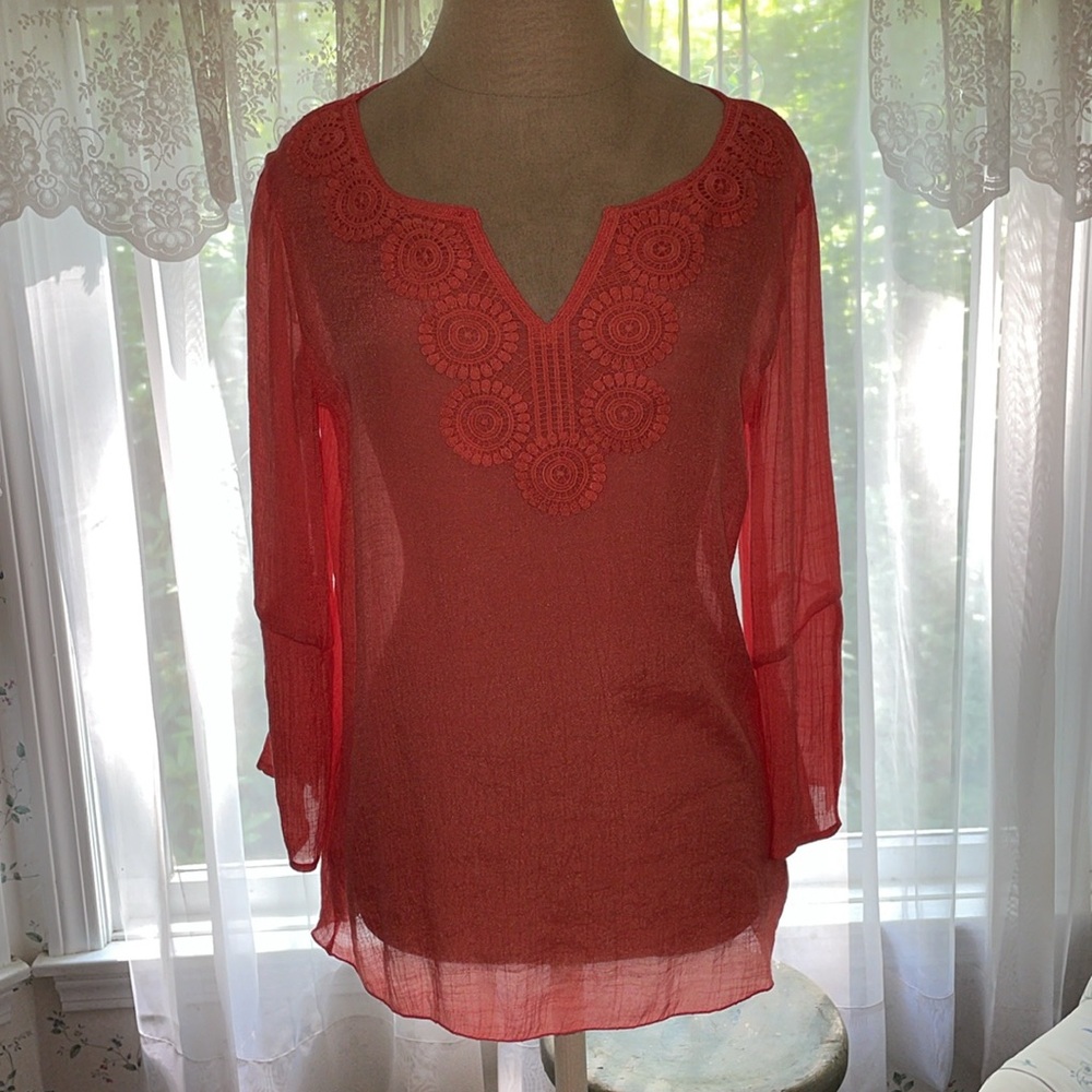Very pretty Zac & Rachel gauzy 3/4 sleeve. Coral color (last shot more true)
